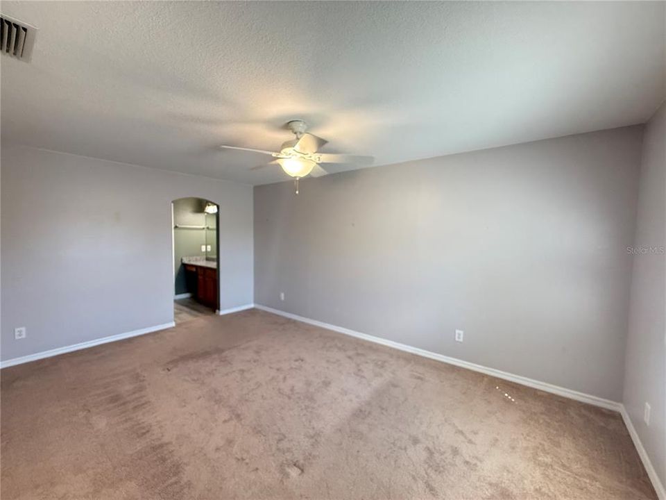 For Rent: $2,000 (3 beds, 2 baths, 1261 Square Feet)
