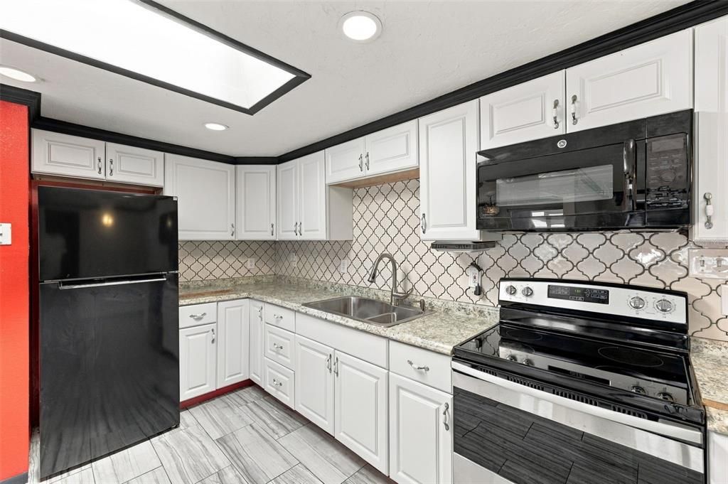 For Sale: $250,000 (3 beds, 2 baths, 1448 Square Feet)