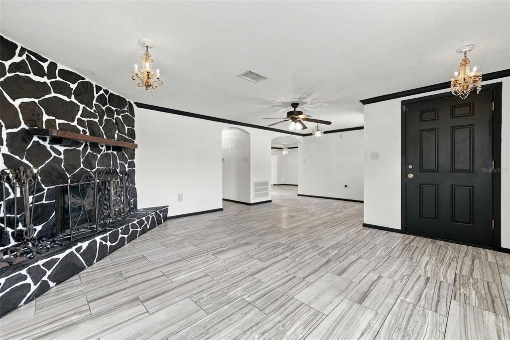 For Sale: $250,000 (3 beds, 2 baths, 1448 Square Feet)