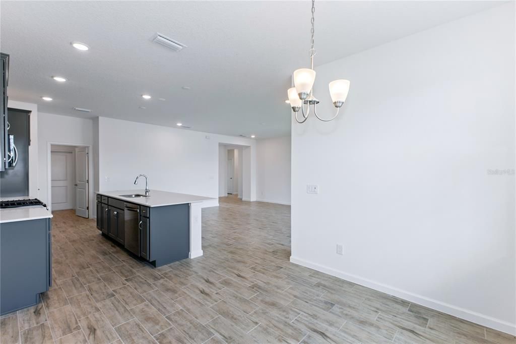 For Sale: $424,360 (3 beds, 2 baths, 1525 Square Feet)