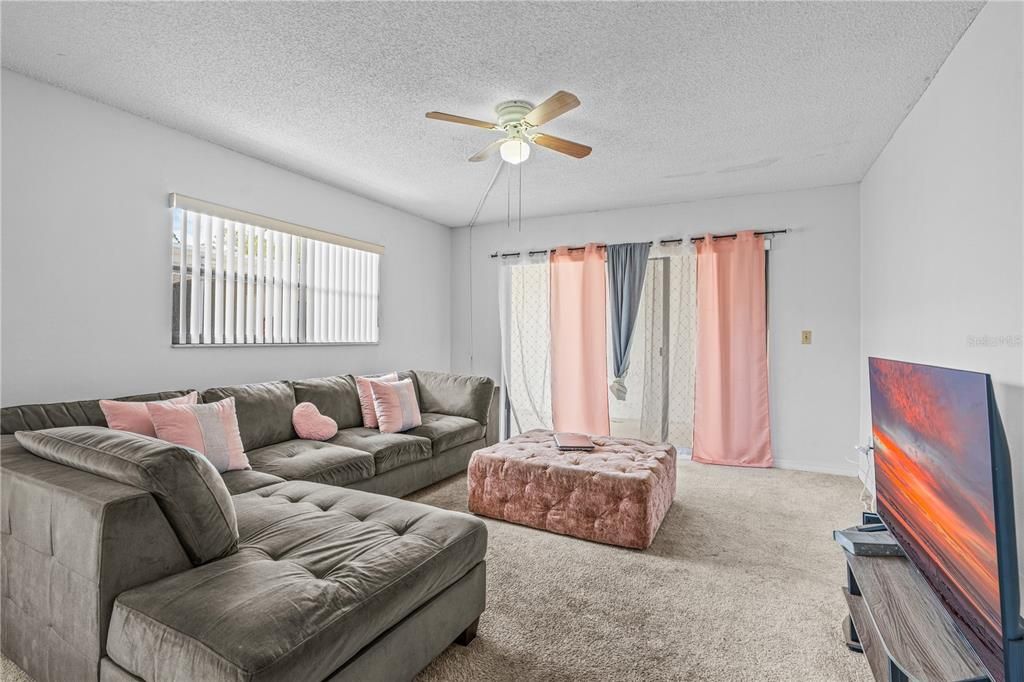 For Sale: $89,900 (2 beds, 2 baths, 975 Square Feet)