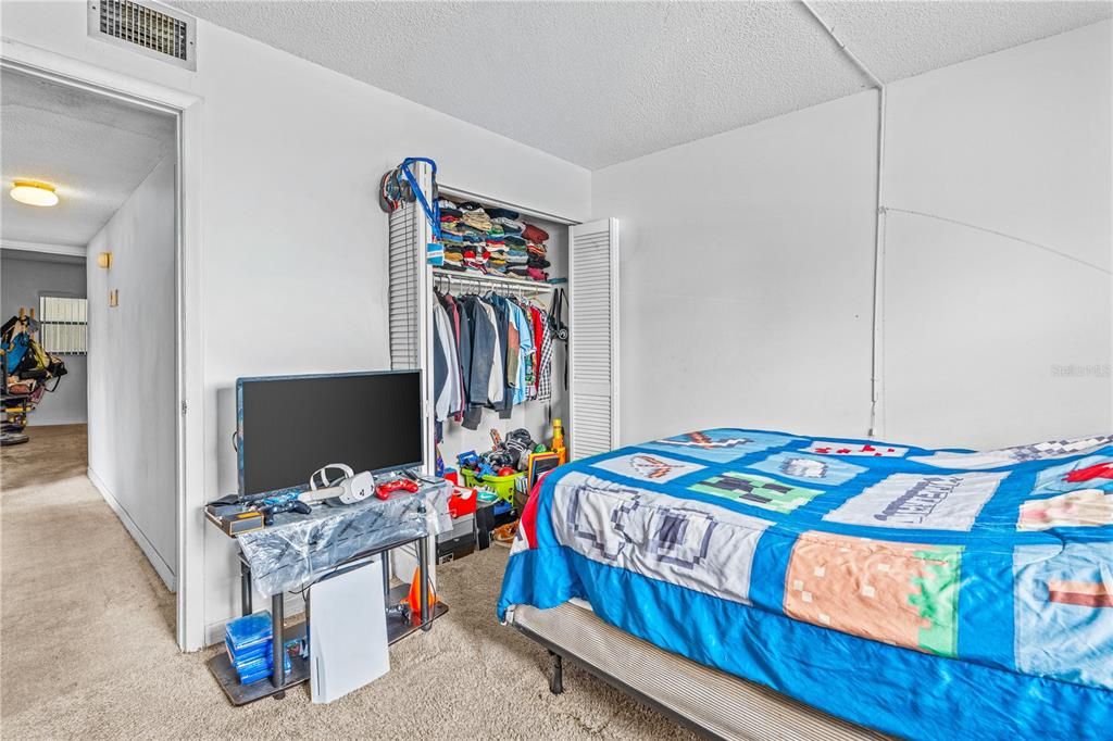 For Sale: $89,900 (2 beds, 2 baths, 975 Square Feet)