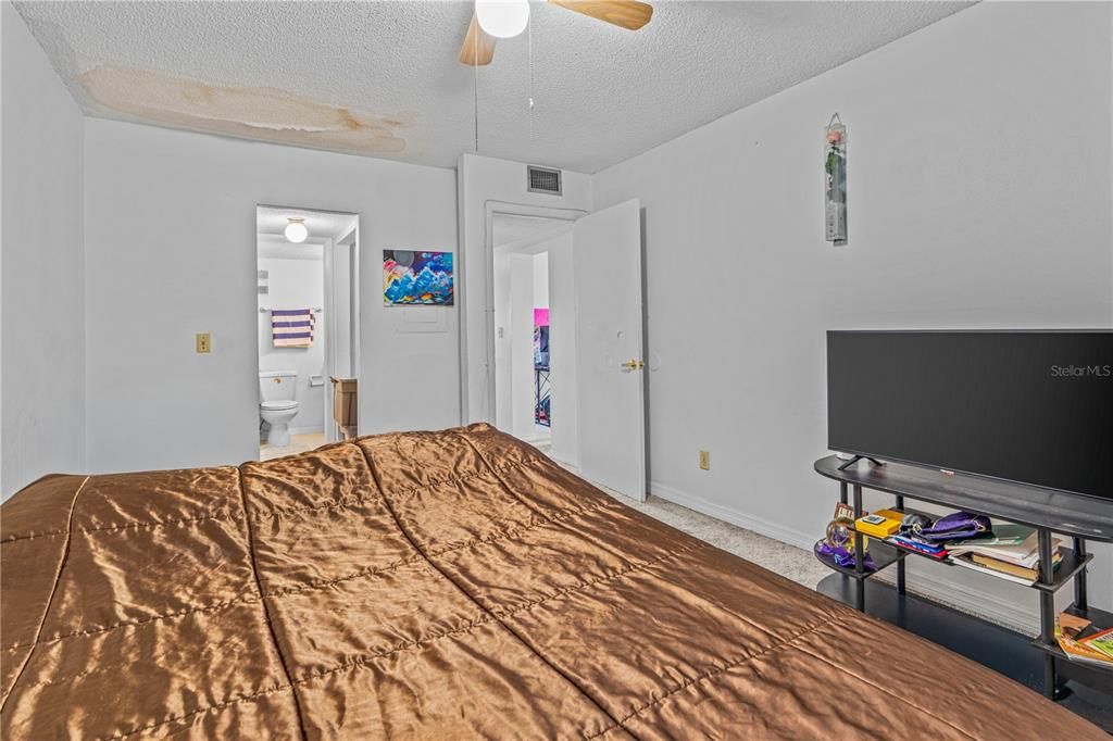 For Sale: $89,900 (2 beds, 2 baths, 975 Square Feet)
