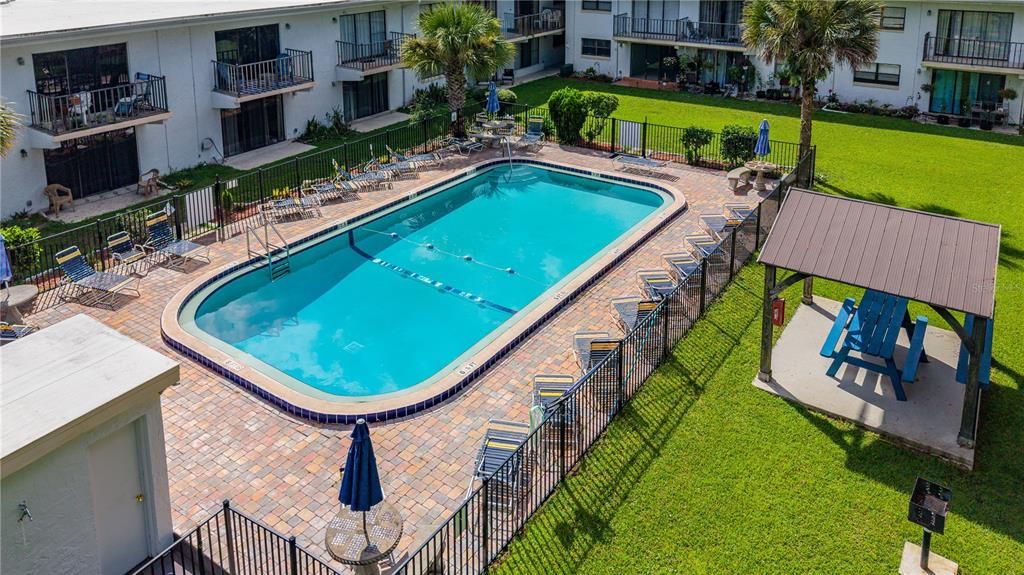 For Sale: $89,900 (2 beds, 2 baths, 975 Square Feet)
