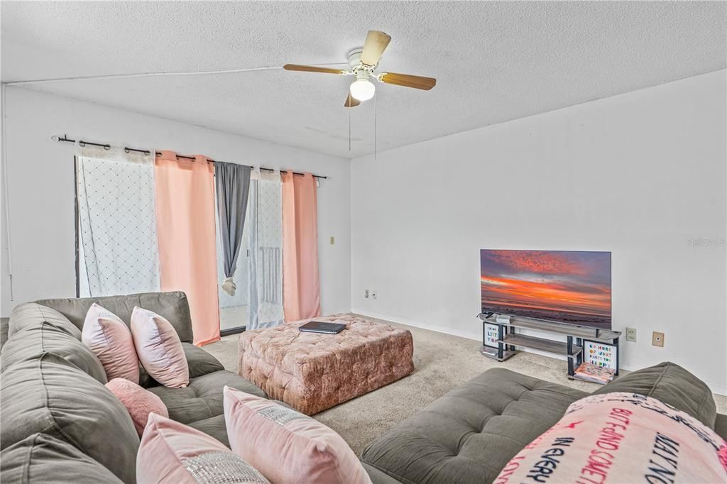For Sale: $89,900 (2 beds, 2 baths, 975 Square Feet)