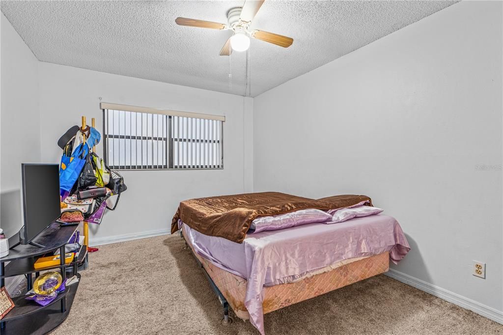 For Sale: $89,900 (2 beds, 2 baths, 975 Square Feet)