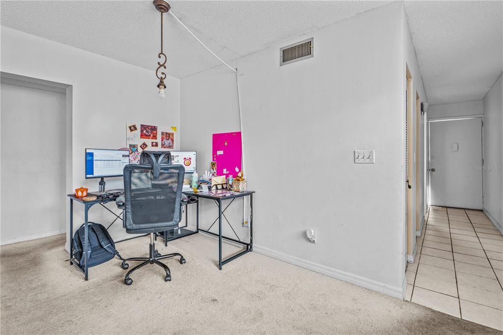 For Sale: $89,900 (2 beds, 2 baths, 975 Square Feet)
