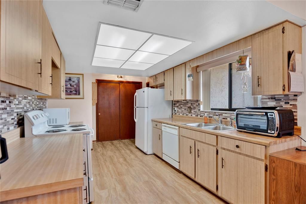 For Sale: $340,000 (3 beds, 2 baths, 1511 Square Feet)