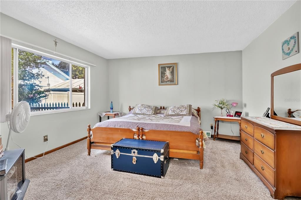 For Sale: $340,000 (3 beds, 2 baths, 1511 Square Feet)