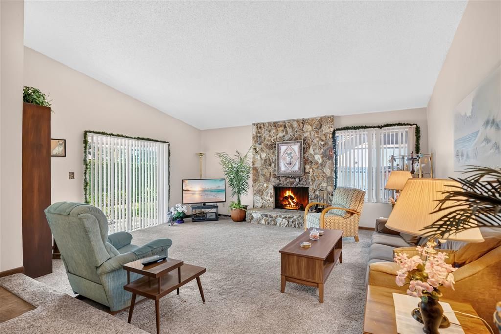 For Sale: $340,000 (3 beds, 2 baths, 1511 Square Feet)