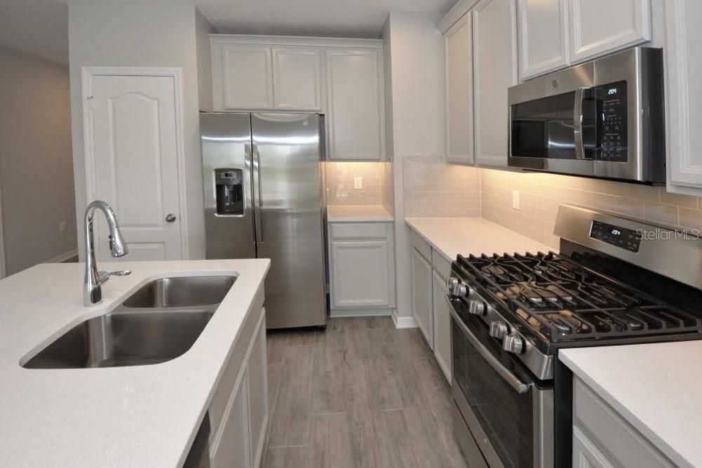 В аренду: $2,350 (3 спален, 2 ванн, 1379 Квадратных фут)