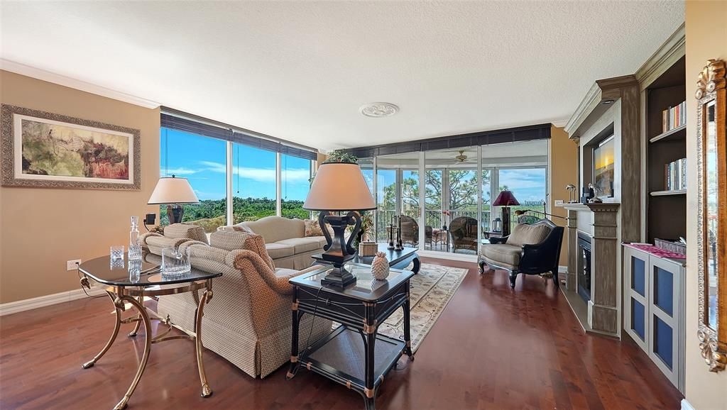 En Venta: $695,000 (3 camas, 3 baños, 2594 Pies cuadrados)