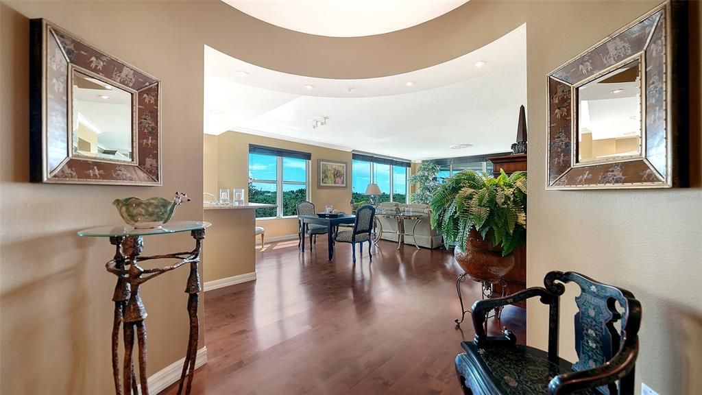 En Venta: $695,000 (3 camas, 3 baños, 2594 Pies cuadrados)