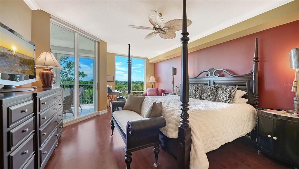 En Venta: $695,000 (3 camas, 3 baños, 2594 Pies cuadrados)