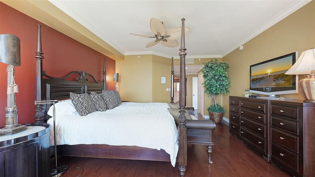 En Venta: $695,000 (3 camas, 3 baños, 2594 Pies cuadrados)