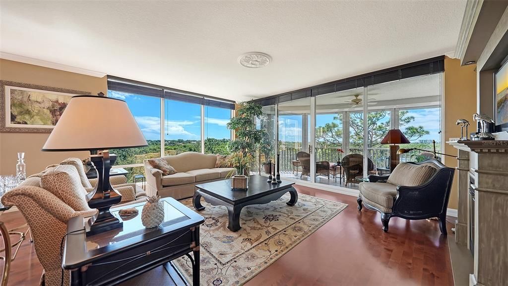En Venta: $695,000 (3 camas, 3 baños, 2594 Pies cuadrados)