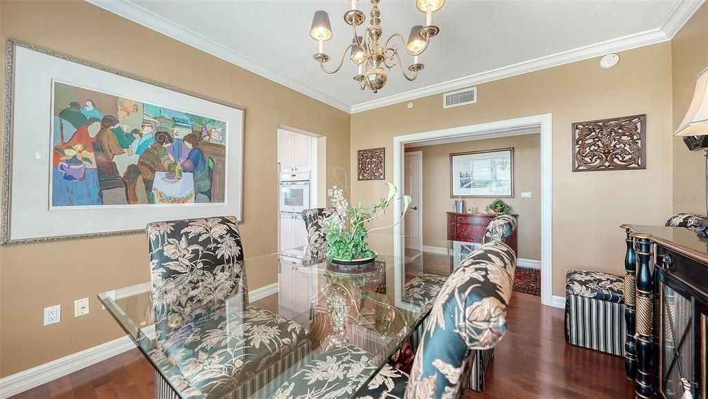 En Venta: $695,000 (3 camas, 3 baños, 2594 Pies cuadrados)