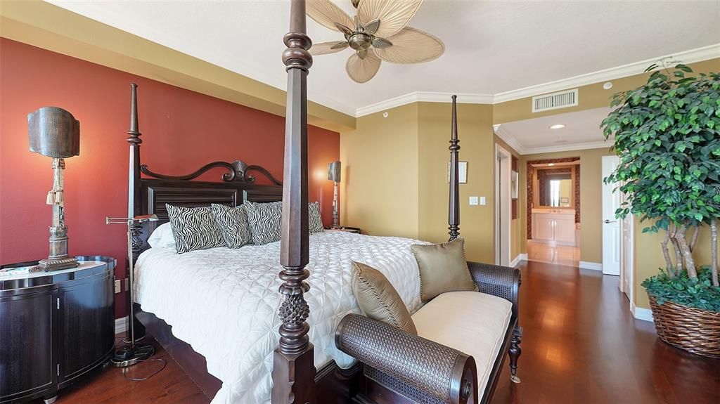 En Venta: $695,000 (3 camas, 3 baños, 2594 Pies cuadrados)