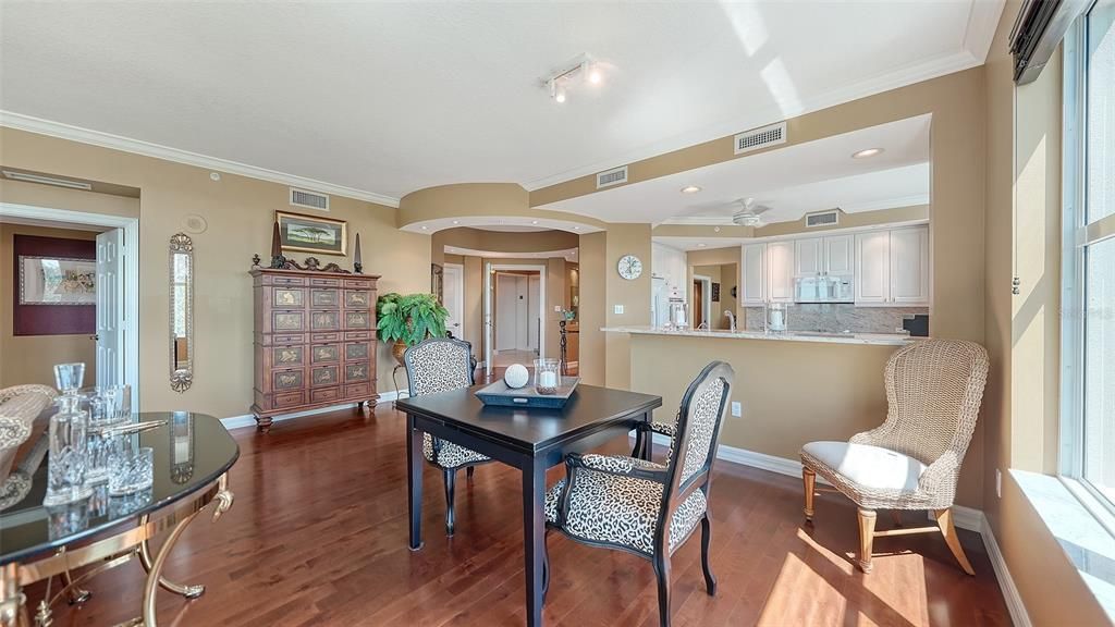 En Venta: $695,000 (3 camas, 3 baños, 2594 Pies cuadrados)
