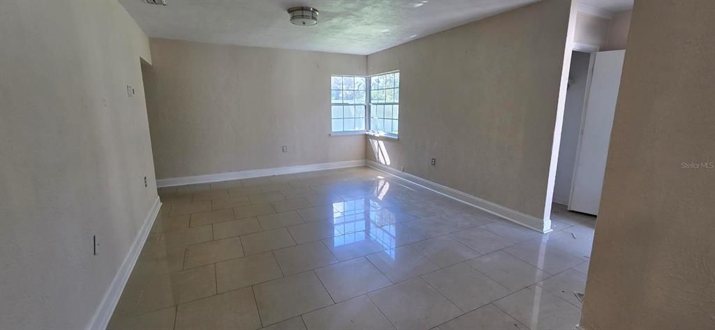 For Rent: $2,199 (3 beds, 1 baths, 1442 Square Feet)