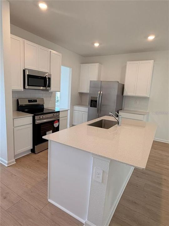 For Rent: $2,400 (3 beds, 2 baths, 1782 Square Feet)