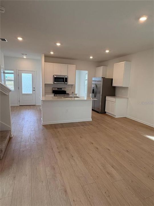 For Rent: $2,400 (3 beds, 2 baths, 1782 Square Feet)