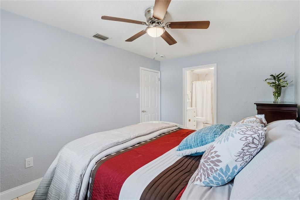 For Sale: $469,999 (4 beds, 2 baths, 1465 Square Feet)
