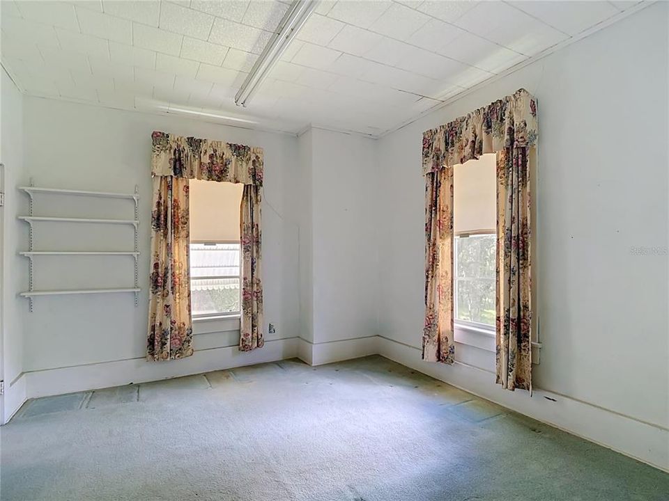 For Sale: $160,000 (2 beds, 1 baths, 1759 Square Feet)