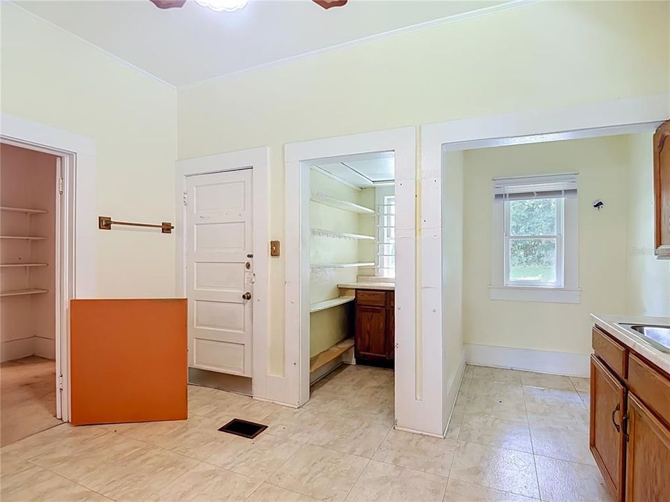 For Sale: $160,000 (2 beds, 1 baths, 1759 Square Feet)