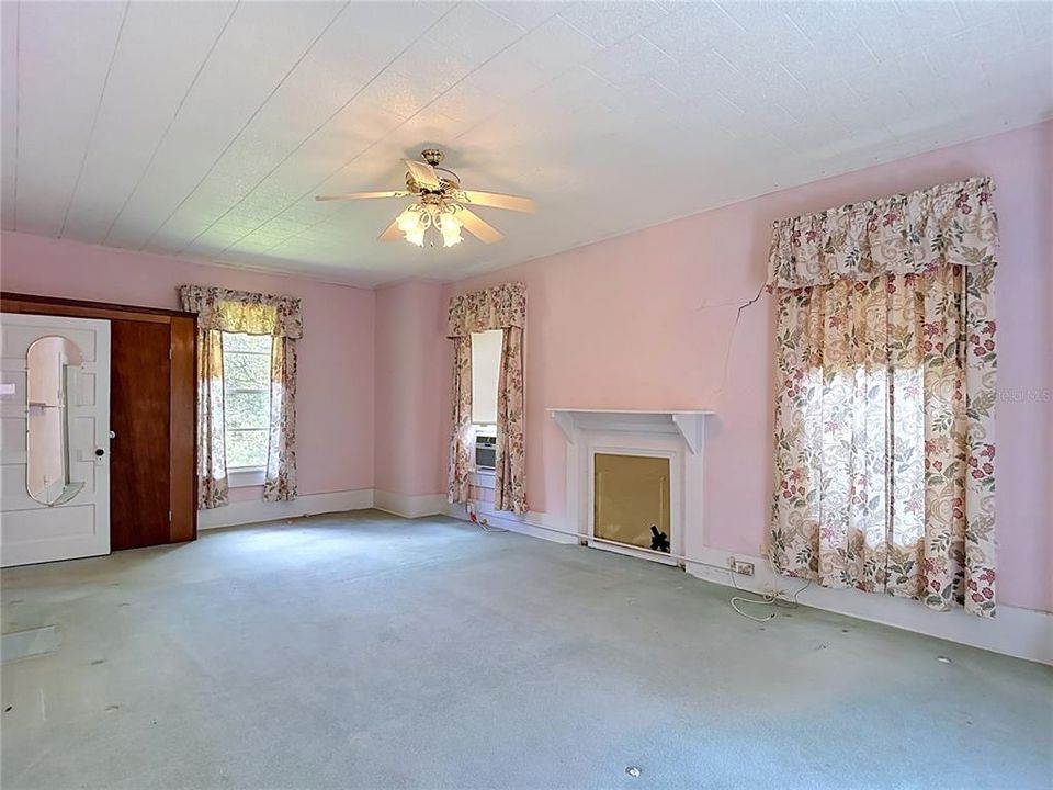 For Sale: $160,000 (2 beds, 1 baths, 1759 Square Feet)