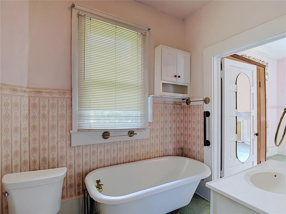 For Sale: $160,000 (2 beds, 1 baths, 1759 Square Feet)