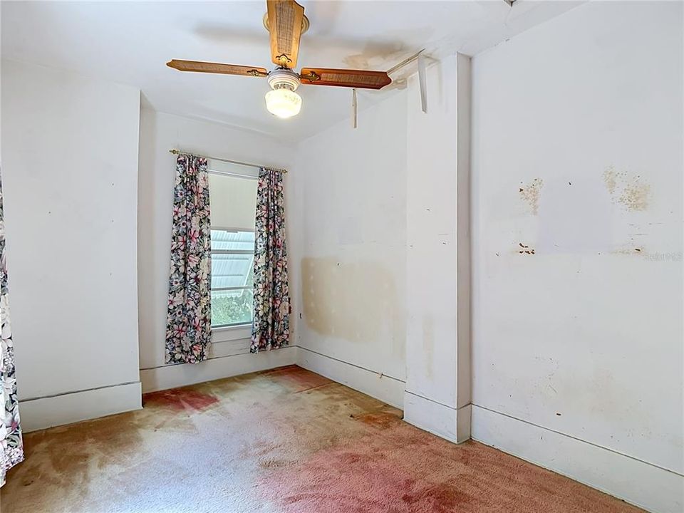 For Sale: $160,000 (2 beds, 1 baths, 1759 Square Feet)