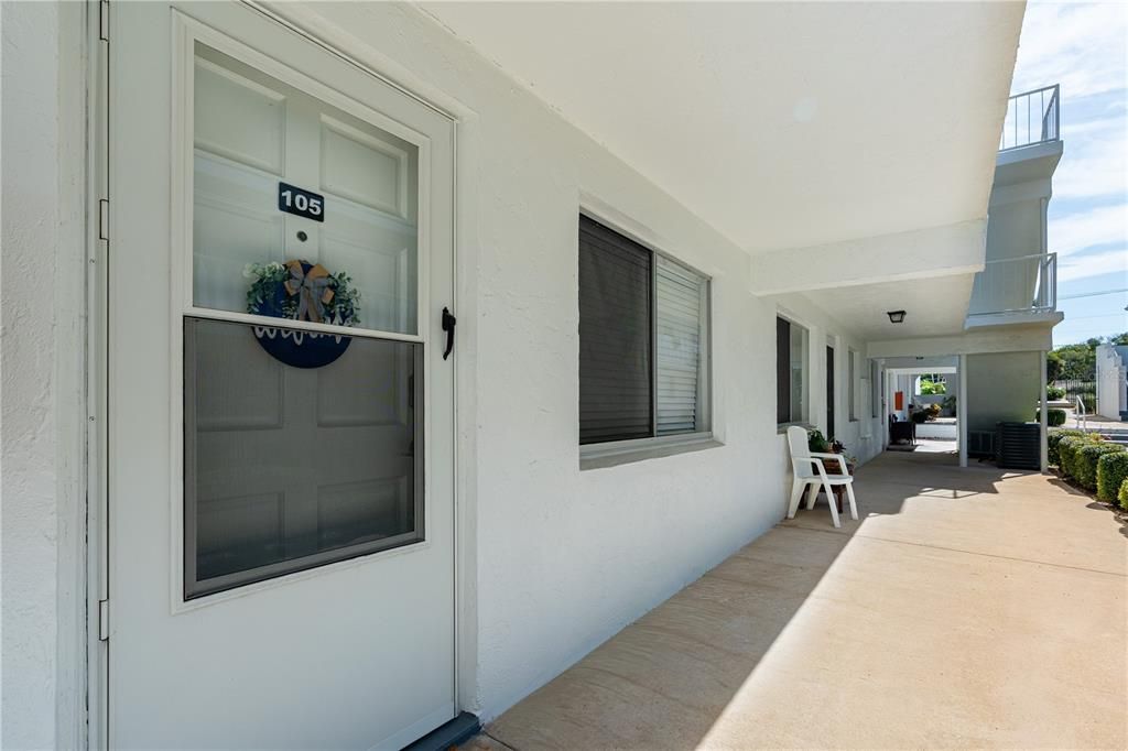 For Sale: $169,900 (2 beds, 1 baths, 864 Square Feet)