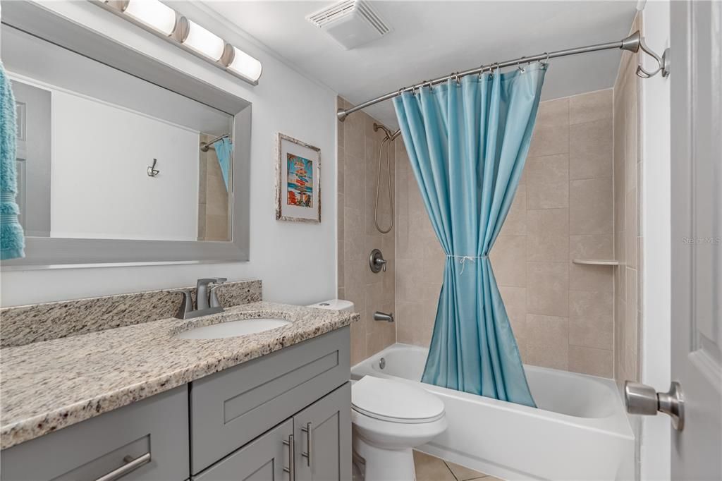 For Sale: $169,900 (2 beds, 1 baths, 864 Square Feet)