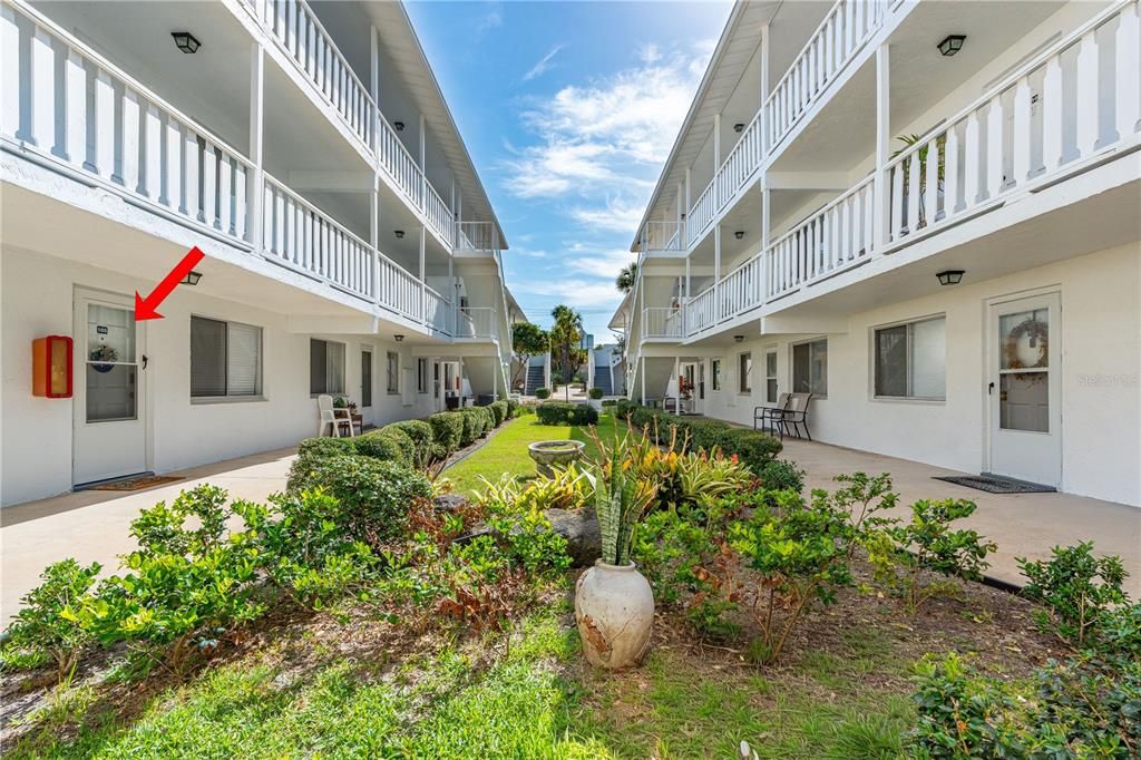 For Sale: $169,900 (2 beds, 1 baths, 864 Square Feet)