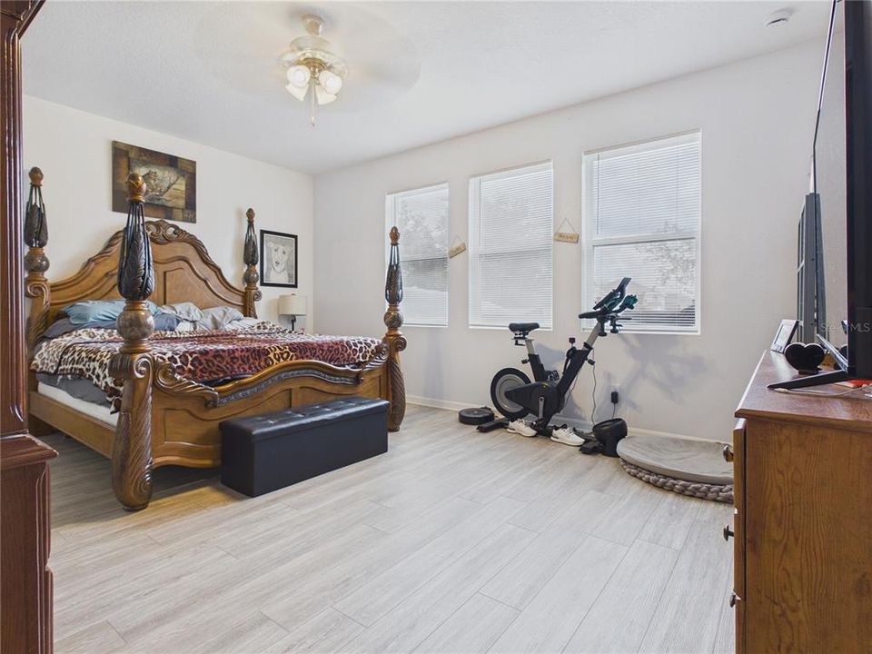 En Venta: $439,900 (5 camas, 3 baños, 3222 Pies cuadrados)