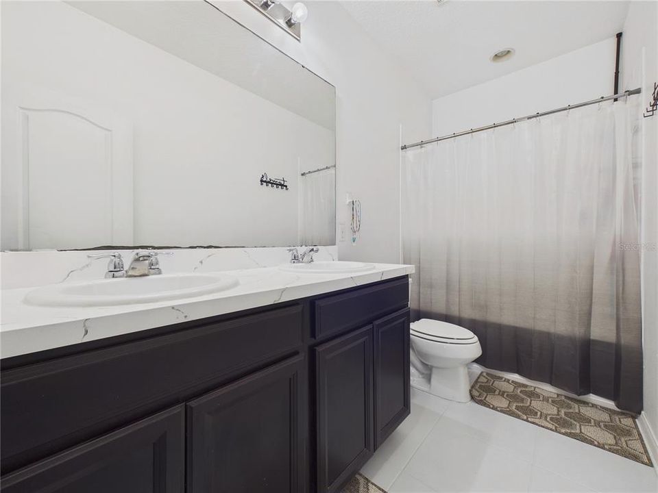 En Venta: $439,900 (5 camas, 3 baños, 3222 Pies cuadrados)