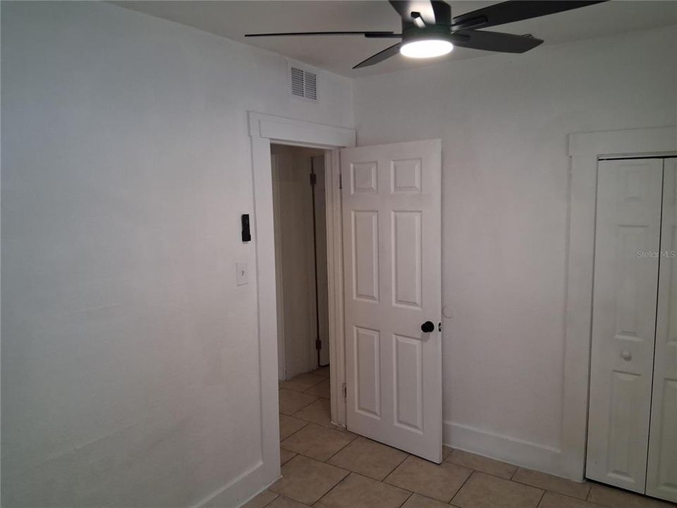For Sale: $225,000 (2 beds, 1 baths, 702 Square Feet)