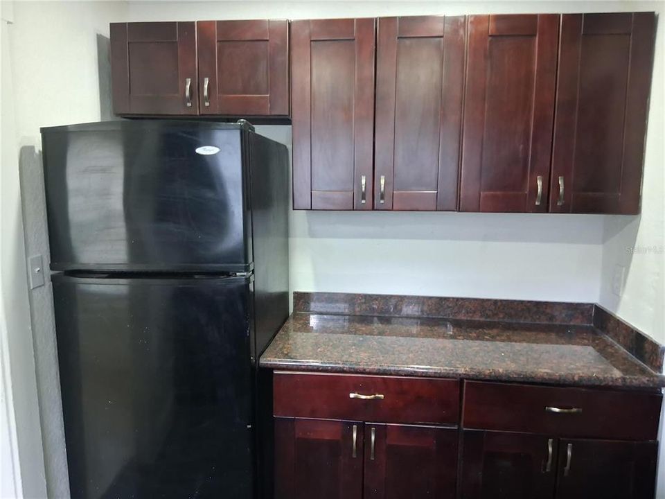 For Sale: $225,000 (2 beds, 1 baths, 702 Square Feet)