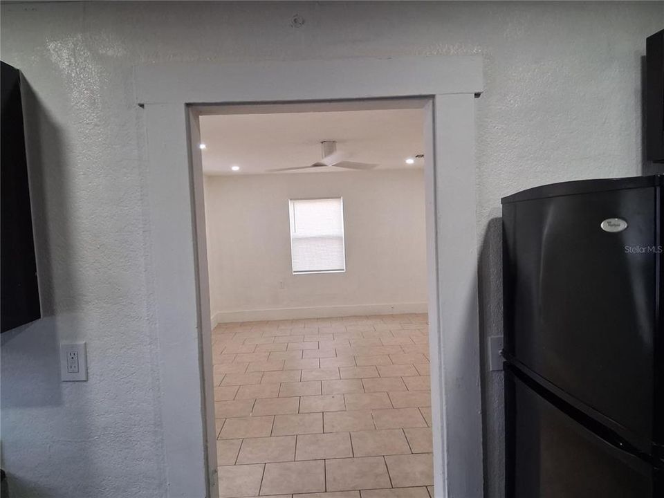 For Sale: $225,000 (2 beds, 1 baths, 702 Square Feet)