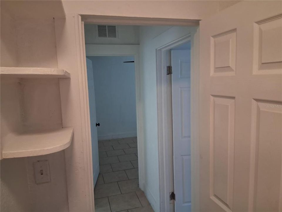 For Sale: $225,000 (2 beds, 1 baths, 702 Square Feet)