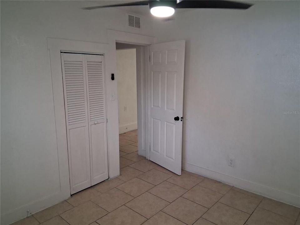 For Sale: $225,000 (2 beds, 1 baths, 702 Square Feet)