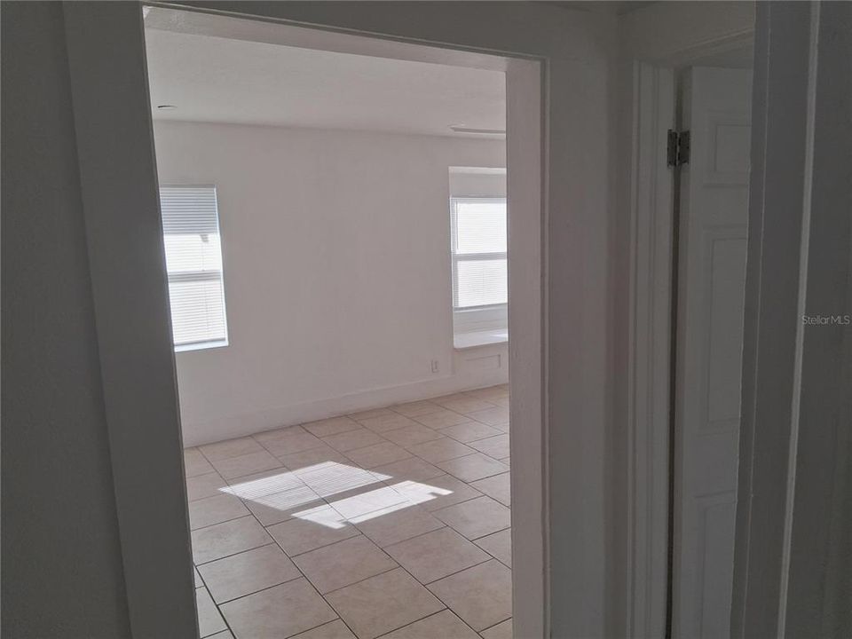 For Sale: $225,000 (2 beds, 1 baths, 702 Square Feet)