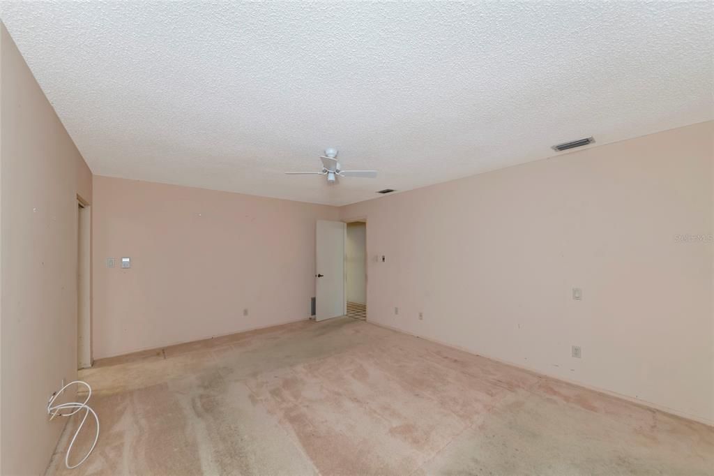 En Venta: $595,000 (3 camas, 2 baños, 2465 Pies cuadrados)