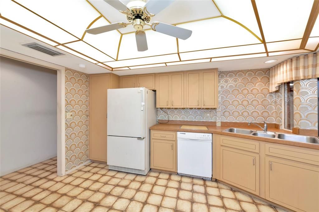 En Venta: $595,000 (3 camas, 2 baños, 2465 Pies cuadrados)