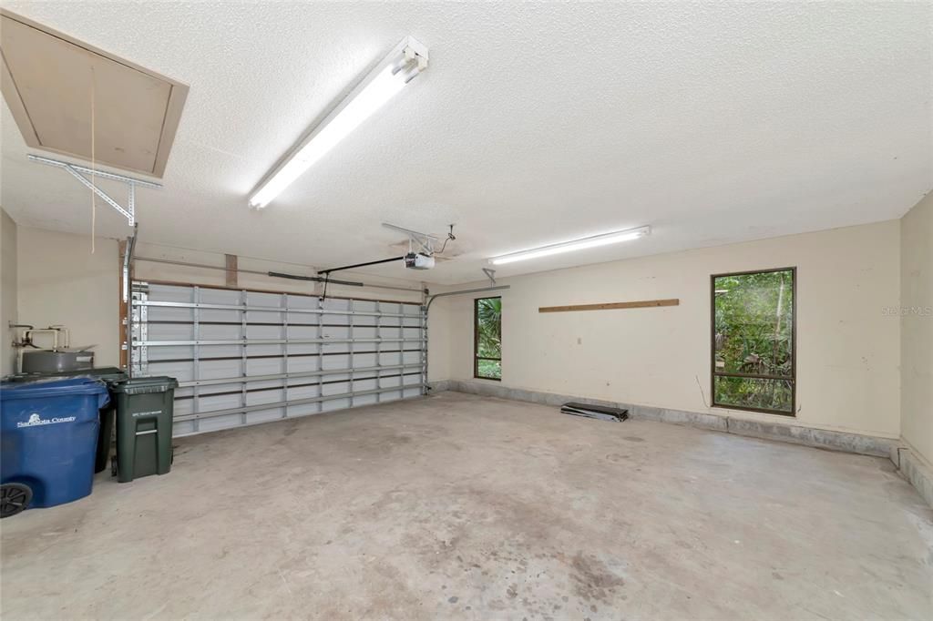 En Venta: $595,000 (3 camas, 2 baños, 2465 Pies cuadrados)