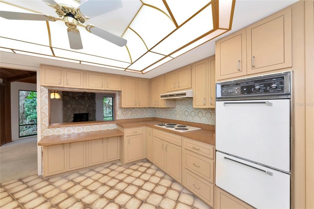 En Venta: $595,000 (3 camas, 2 baños, 2465 Pies cuadrados)