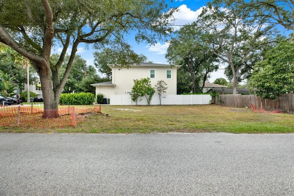 En Venta: $475,000 (0.10 acres)