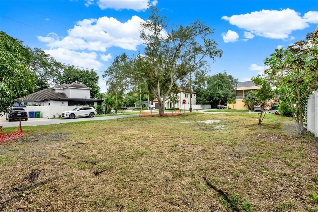 En Venta: $475,000 (0.10 acres)