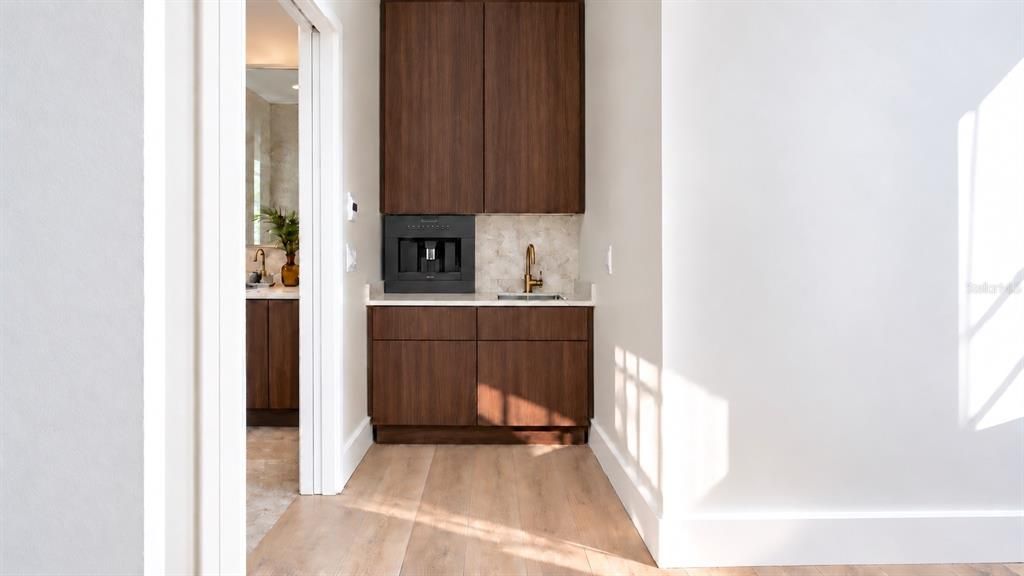 For Sale: $4,190,000 (5 beds, 5 baths, 3001 Square Feet)